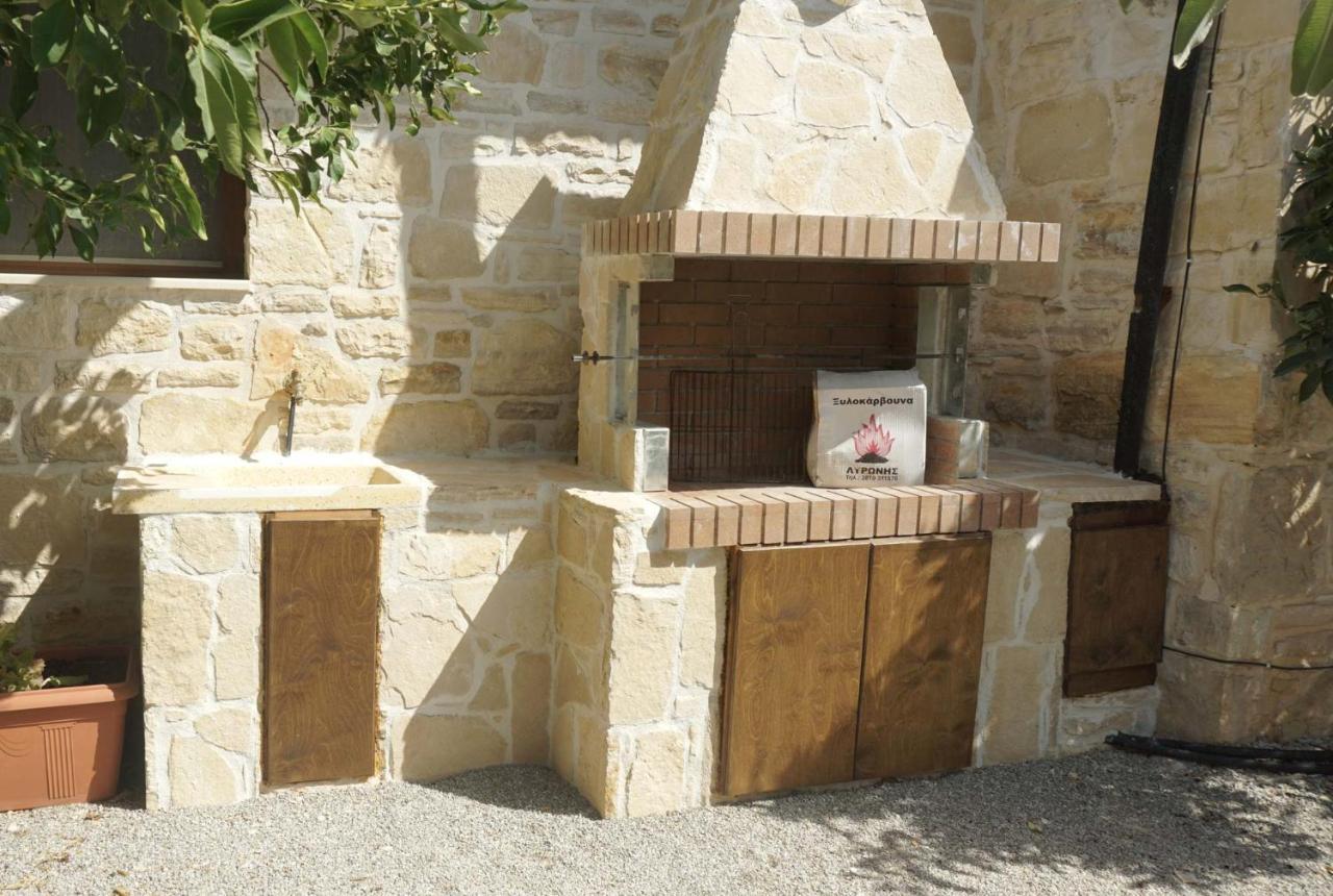 Villa Aspasia With Private Jacuzzi - Oasis Resort Kokkinos Pirgos Exteriör bild